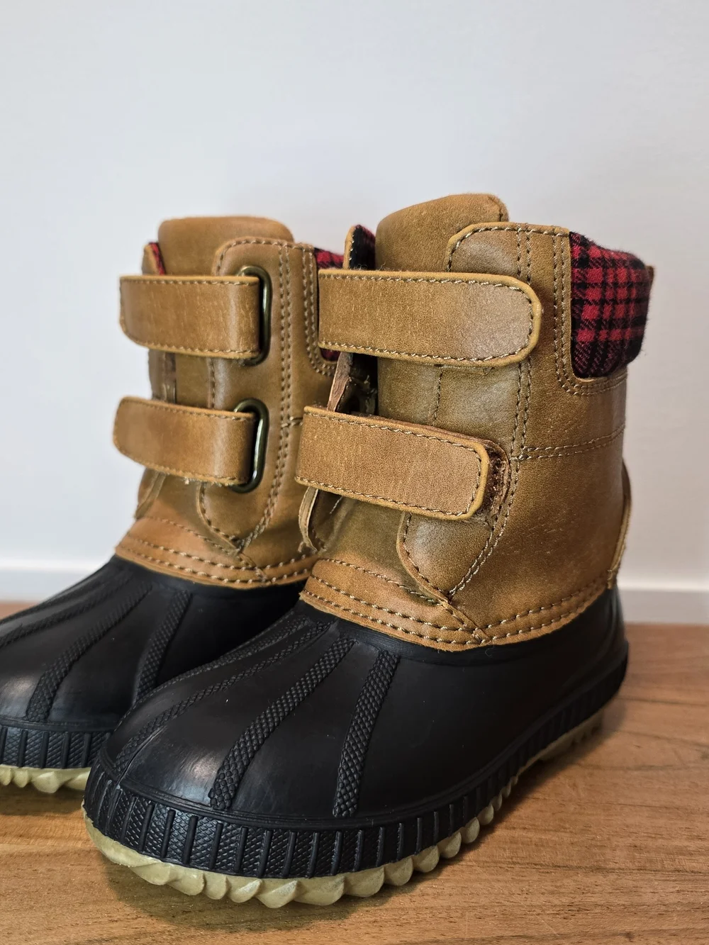 Toddler Waterproof Winter Duck Boots in Tan and Plaid. 9T/10T
